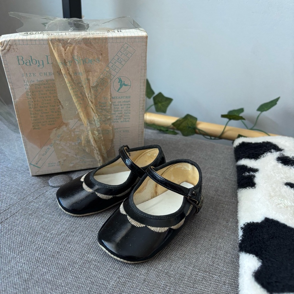 Vintage 1950s babygirl baby deer shoes‎ black soft bottoms
